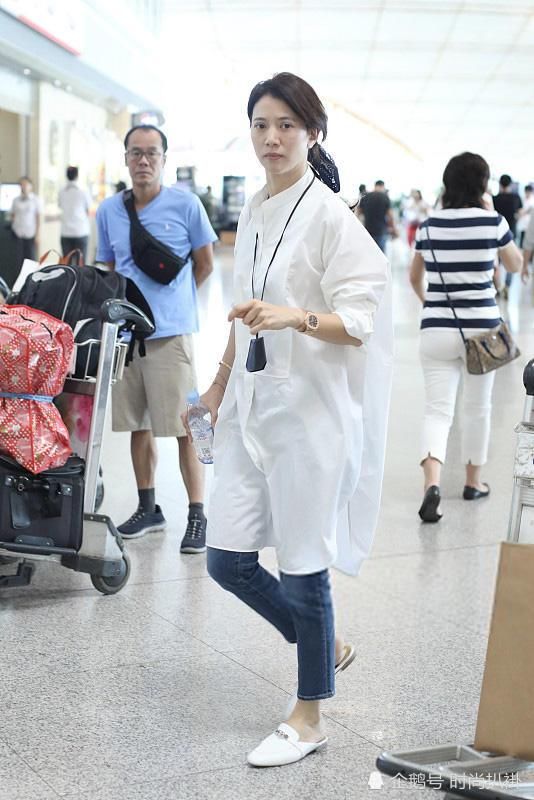 袁咏仪戴46万块的表却素颜出镜似路人，网友：土豪都这么低调？