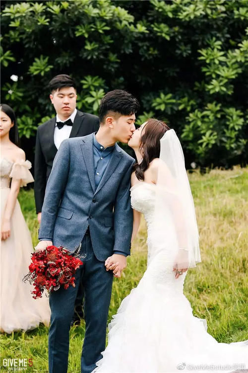  【户外】户外草坪上的婚礼派对，最妙的事是你都懂~