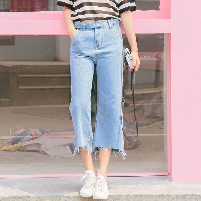 黑色紧身裤太普通啦!今年新款牛仔裤才是体现你个性的神器啊