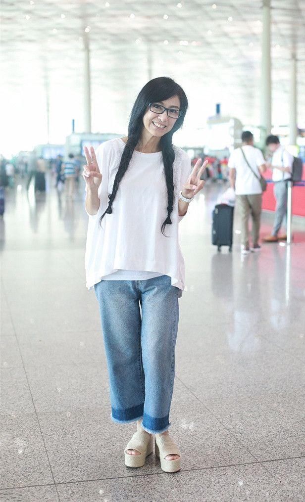 62岁米雪真嫩！一身打扮嫩成美少女，网友：赵雅芝这次遇到对手了