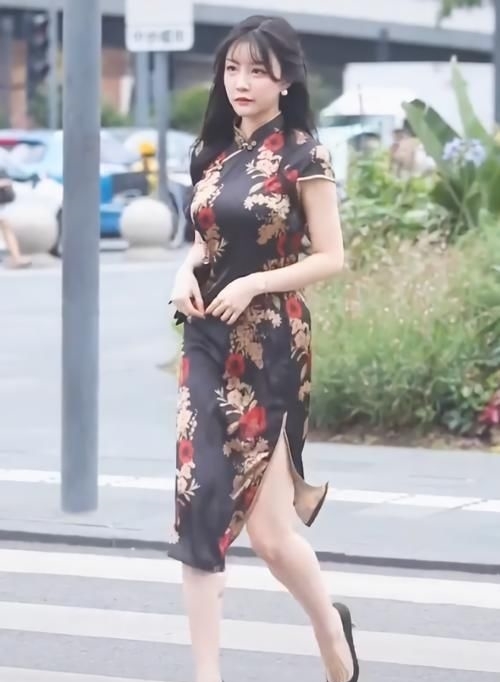  「梨形」女孩的“梨形身材”完美诠释旗袍的美，走在街上，回头率百分百！
