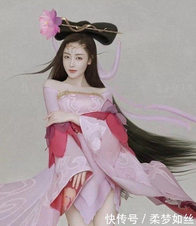 # 动漫#一穿就火了，网友大呼比动漫美！，张天爱首次COS王者荣耀貂蝉