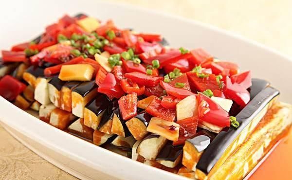  『子和螃蟹』茄子和蘑菇一起吃会中毒？和螃蟹同吃会腹泻？怎样吃茄子才健康？