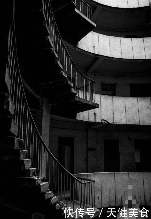  「车站」重庆红旗河沟车站即搬迁，空心圆筒楼和大巴穿楼，是否依然无恙？