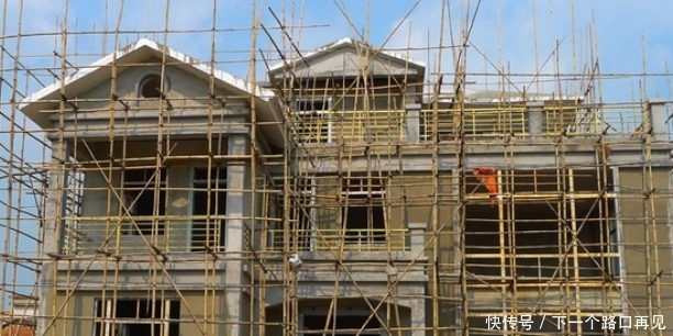 农村越来越少，可为何还是不断的盖房子呢？专家不解