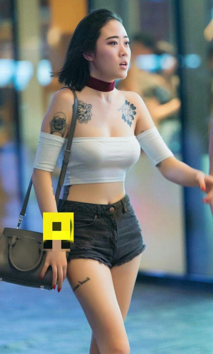 性感美女一字肩内衣青春浪漫，网友：一下子又回到了恋爱的感觉