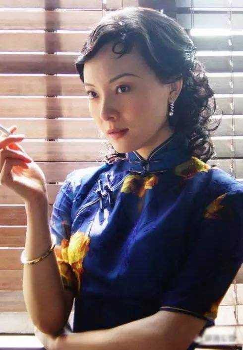 她是中国最会穿旗袍的女星,就连私服都美到让人无可挑剔