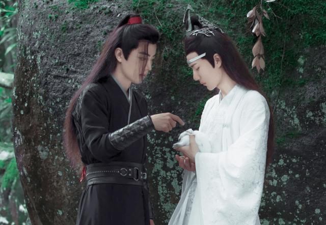  #魏无羡#陈情令：哥哥“参演”兔子灯目光惊慌，肖战王一博镇定自若盯住演