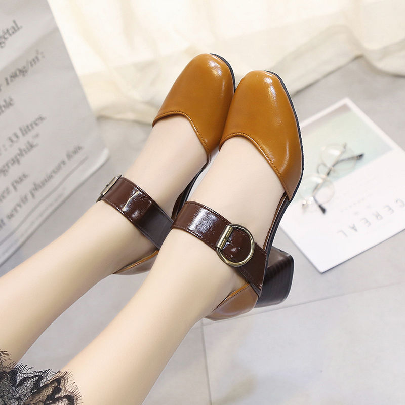 成熟中透露着小性感，时尚尖头高跟鞋，让你气质不一般