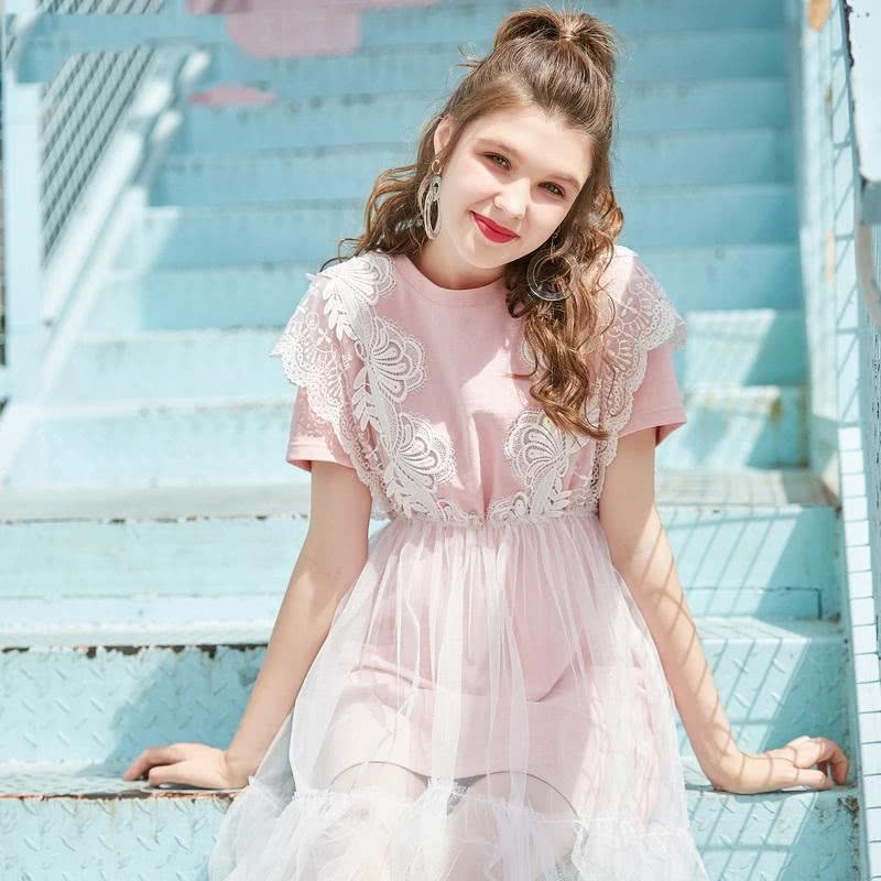 街拍朦胧中透着性感，网纱连衣裙太美太迷人