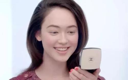 用健身征服Chanel，22岁的她告诉你：自律的女人，有多可怕！