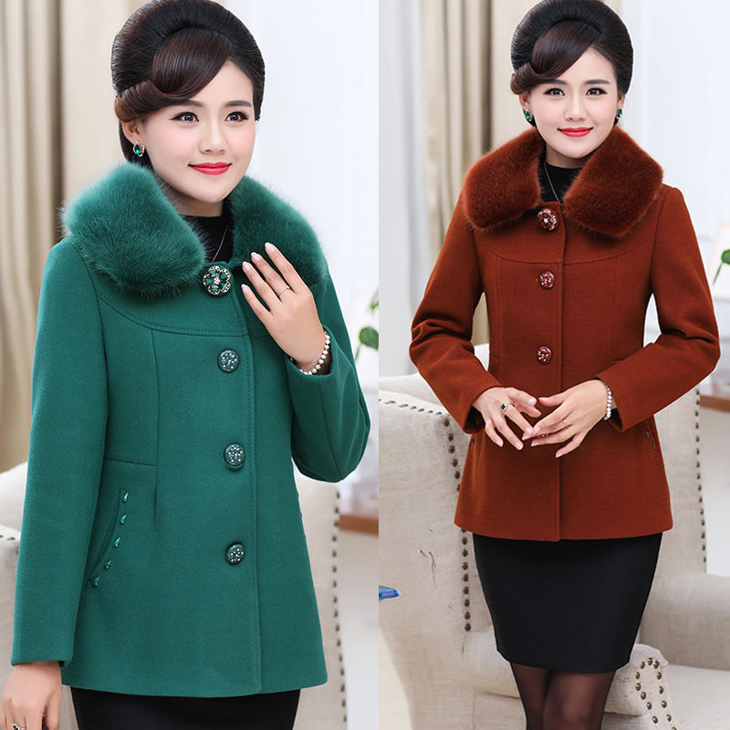 70后不想被叫阿姨，试试花外套+阔腿裤，洋气美嫩，像个大姑娘