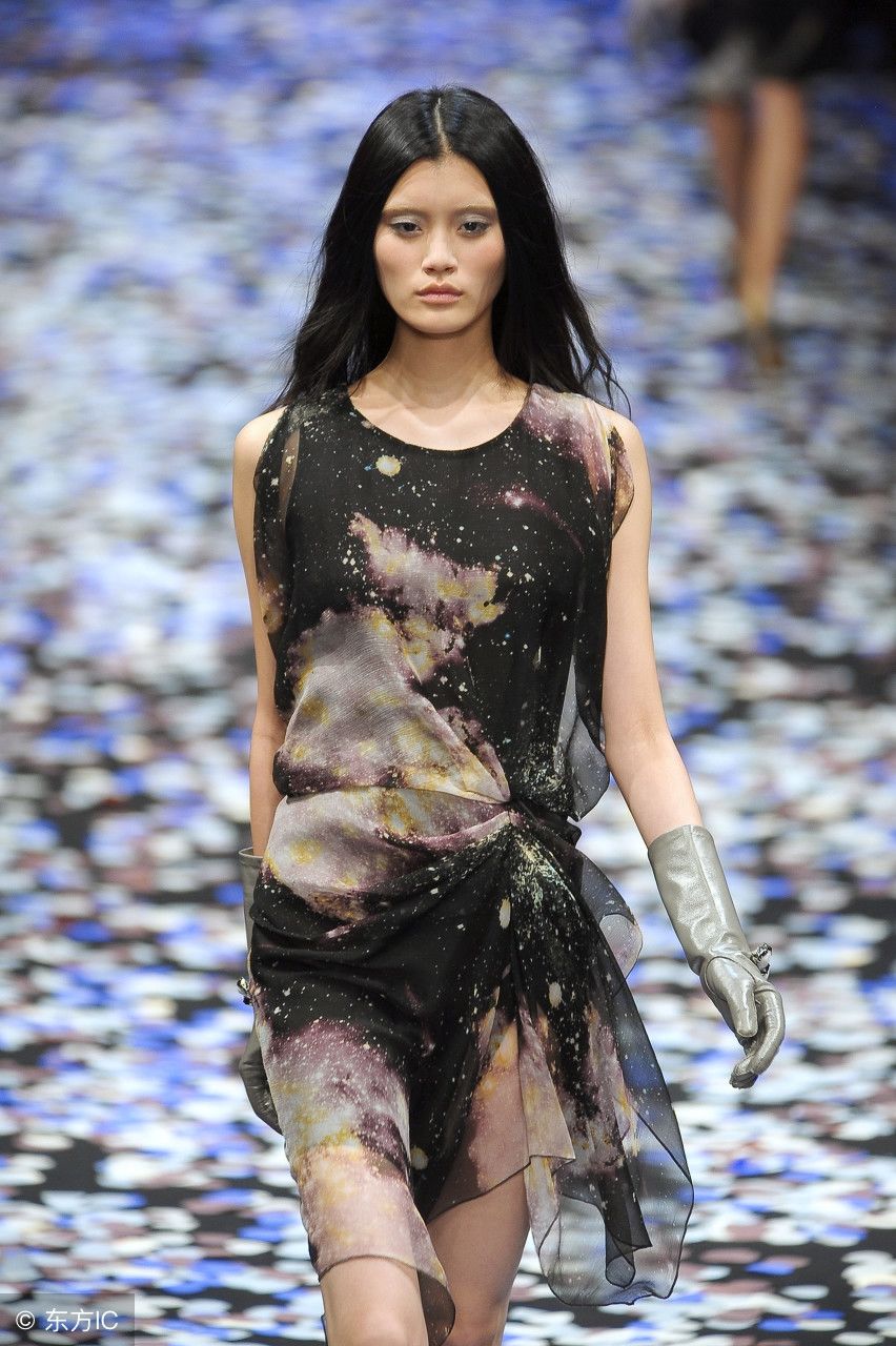 中国维密天使超模奚梦瑶的时装秀场表现