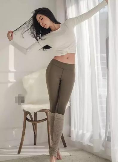 紧身裤始终保持腿部的舒适感，非常优雅迷人