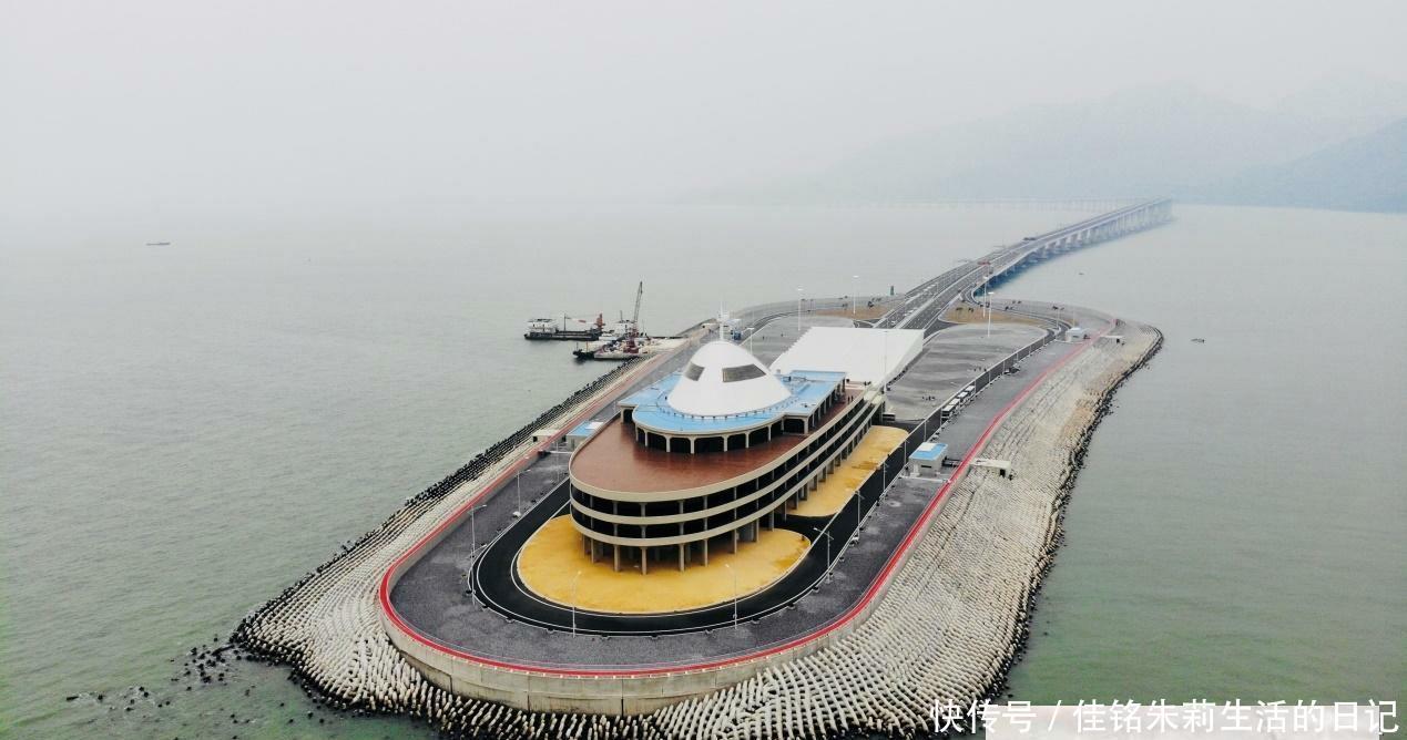港珠澳大桥人工岛是如何修建的