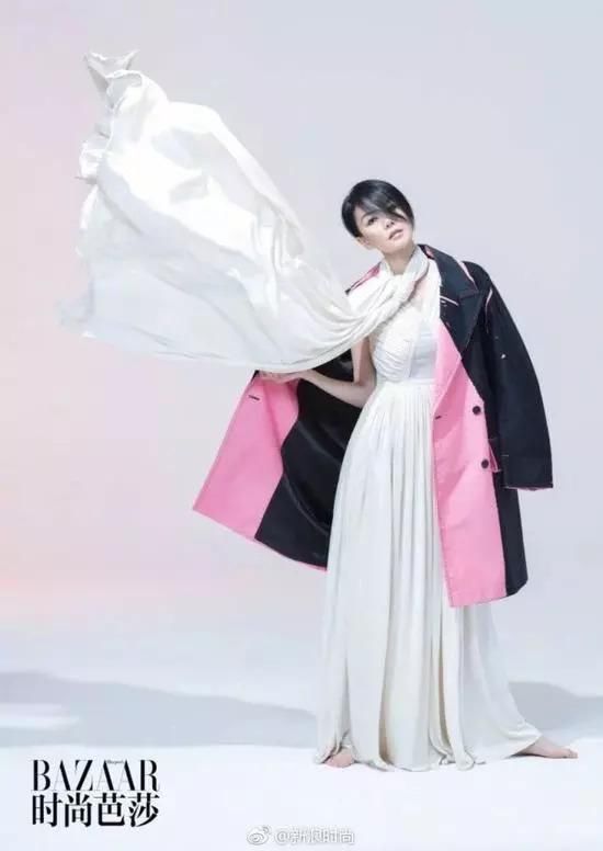 王菲上《幻乐之城》,脚踩帆布鞋活蹦乱跳,49岁天后活成少女样