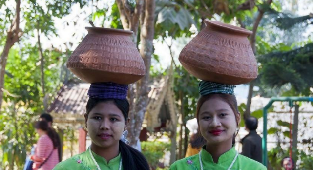 这个国家很“自信”，效仿越南针对中国游客，如今货物堆积如山