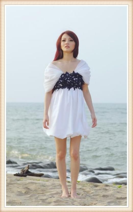 当86斤张韶涵和100斤娜扎同穿一件衣,网友:女人真不是越瘦越美