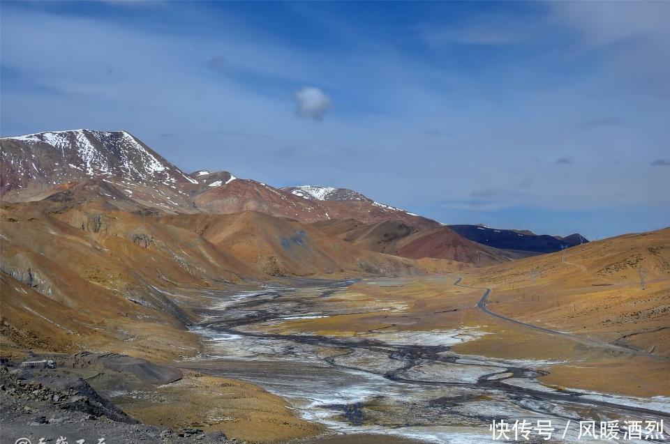 雅鲁藏布江源头的这片五彩沙漠，凄美、奇幻！