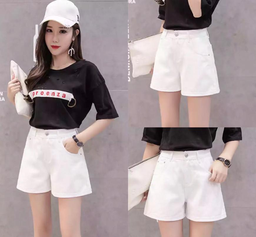 还在卷裤脚？现在流行穿高腰短裤搭配t恤，矮个子也能秀出大长腿