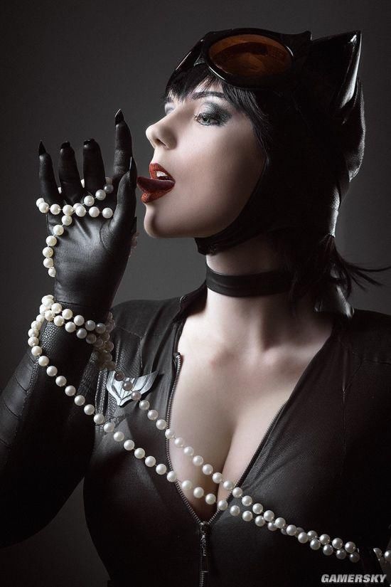 毛妹穿紧身衣Cos猫女:身材凹凸有致 眼神还原到位