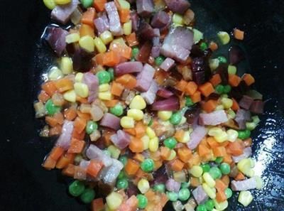  「技巧」好吃的不得了的腊肉焖饭，不费精力技巧，有菜有饭带去上班很方便