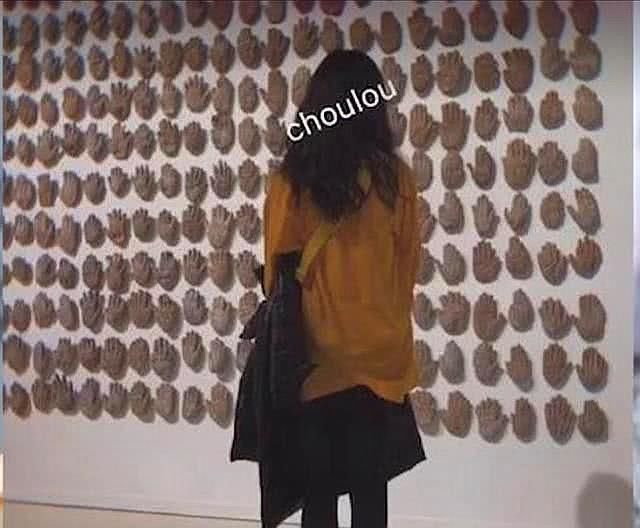 李嫣深夜孤独发照称自己丑陋,背影孤单,忙