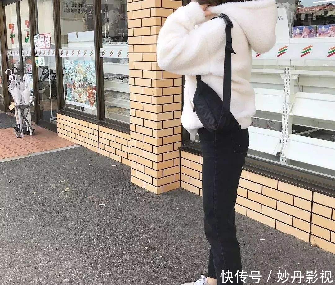  [双鞋]春天最应该穿的九分裤，你得搭配这双鞋，才能有风度又有温度！