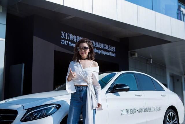 邓紫棋摆脱皮裤，一身休闲装逆袭成女神，网友:是初恋的感觉!