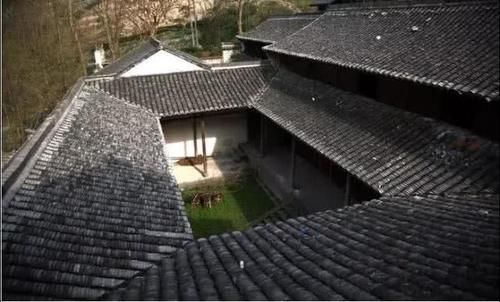 中国最牛的豪门大宅，一栋房子构成一个村，晴不见日，雨不湿鞋