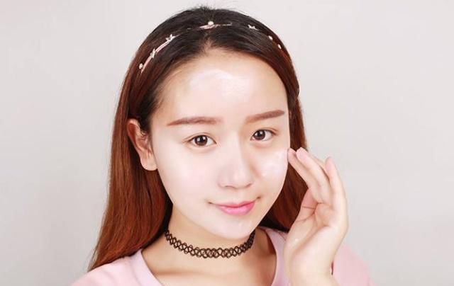  #皮肤#女人只涂素颜霜不上妆，是不是必须去卸妆？我一直犯错，怪不得皮肤差！