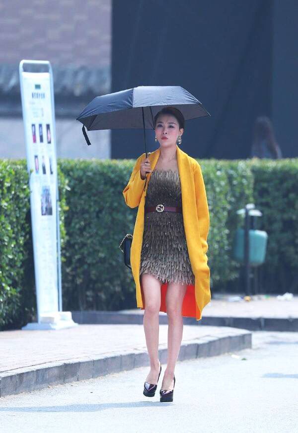 北京三里屯时尚街拍，看看雨后夏季行走在大街上的那些美女