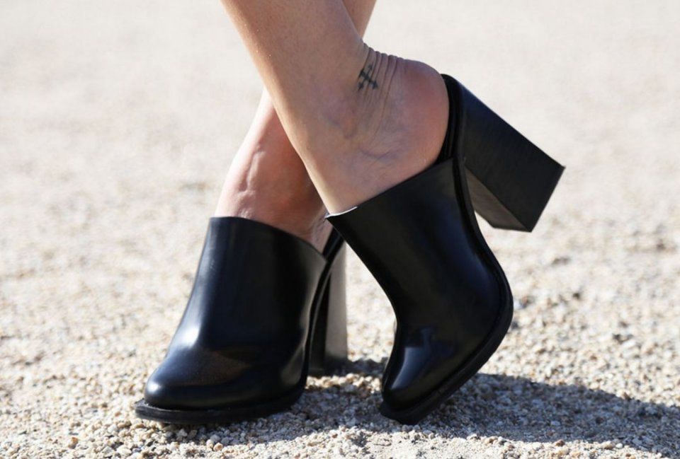 舒适、时尚、显腿长!这个夏天,时髦界都在pick澡堂拖!