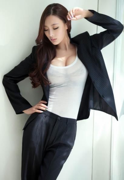 身姿窈窕、气质迷人王李丹妮