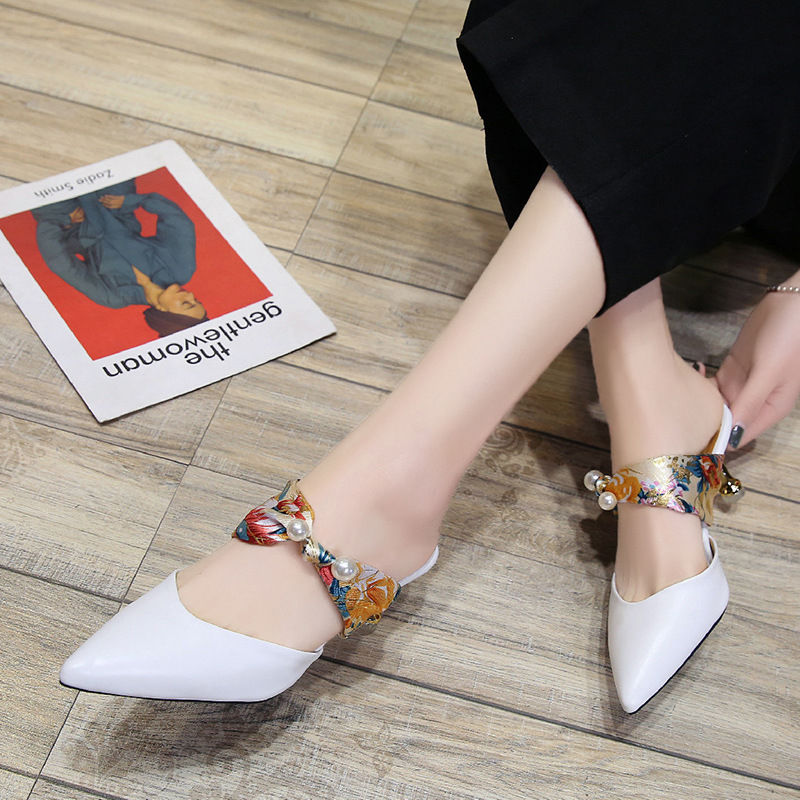 谁说拖鞋没气质?只怪你见识少，路上的美女都这么穿凉拖，太美了