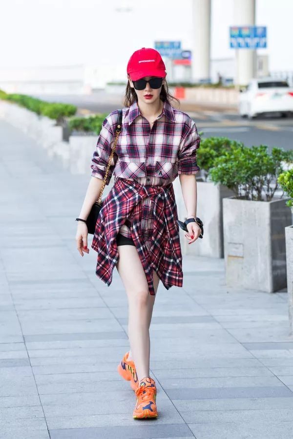 你的穿搭过时啦!跟戚薇、屈楚萧学最潮穿法，分分钟朋友圈点赞过