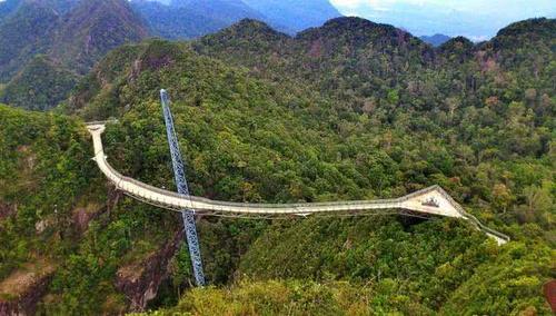 世界上有七座奇特的大桥，给人强烈的视觉冲击，还便捷了出行