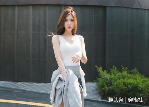 俏丽可人的小姐姐，身材纤瘦却有着不错的弧线，实在让人羡慕