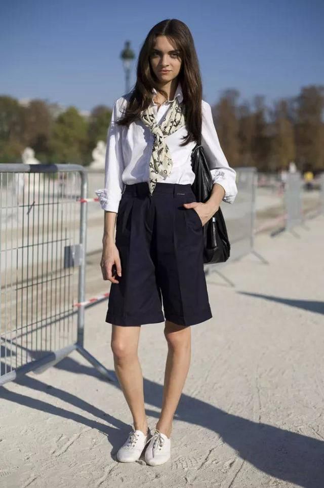 今年夏天最流行这条裤子！既时髦又凉爽，连刘诗诗，佟丽娅都爱它