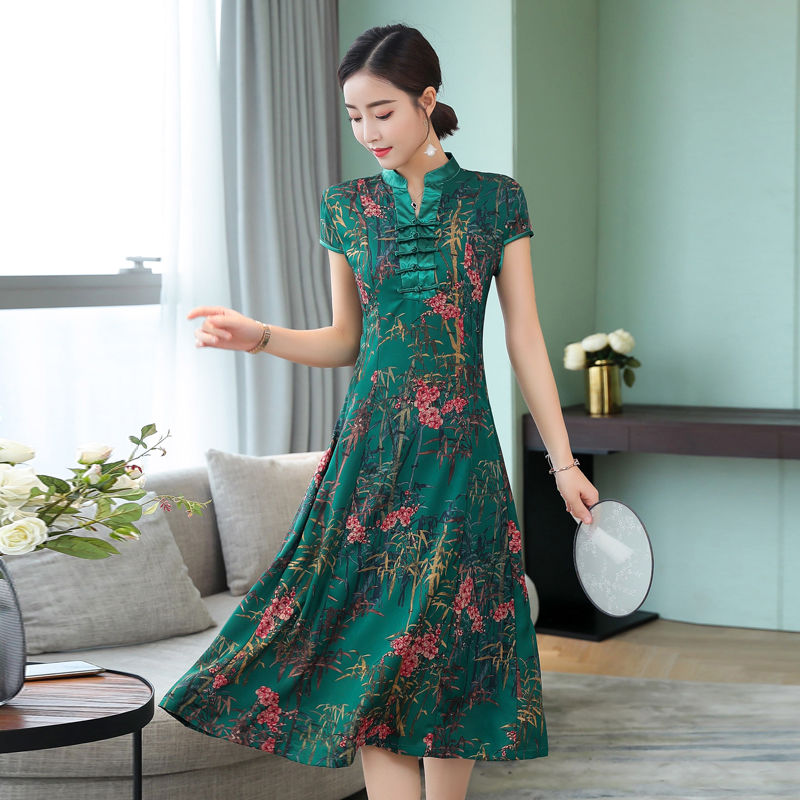 上海女人真会穿，旗袍+丁字裤!魅力四射，赚足回头率