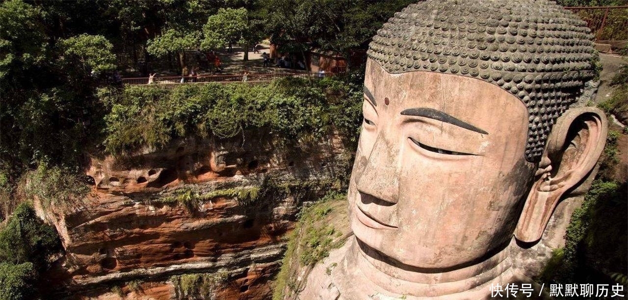 乐山大佛胸口发现暗门,专家前来勘察,才得以揭开巨佛的秘密