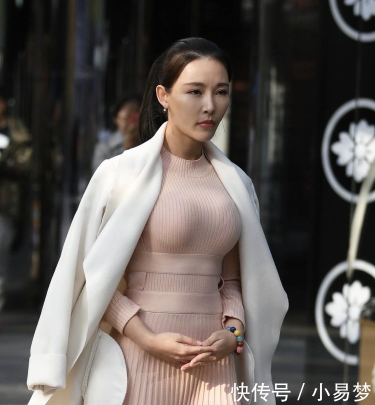 女性:回头率高是有原因的,视觉冲击太“吸晴”女人都投来羡慕的眼光