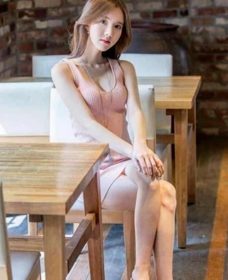 紧身打底裤美女，小蛮腰，大长腿！图5小姐姐翘臀十分吸睛！