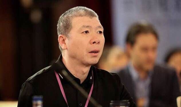 冯小刚时隔多日再次发声!澄清外逃传闻，称受委屈已为国分忧