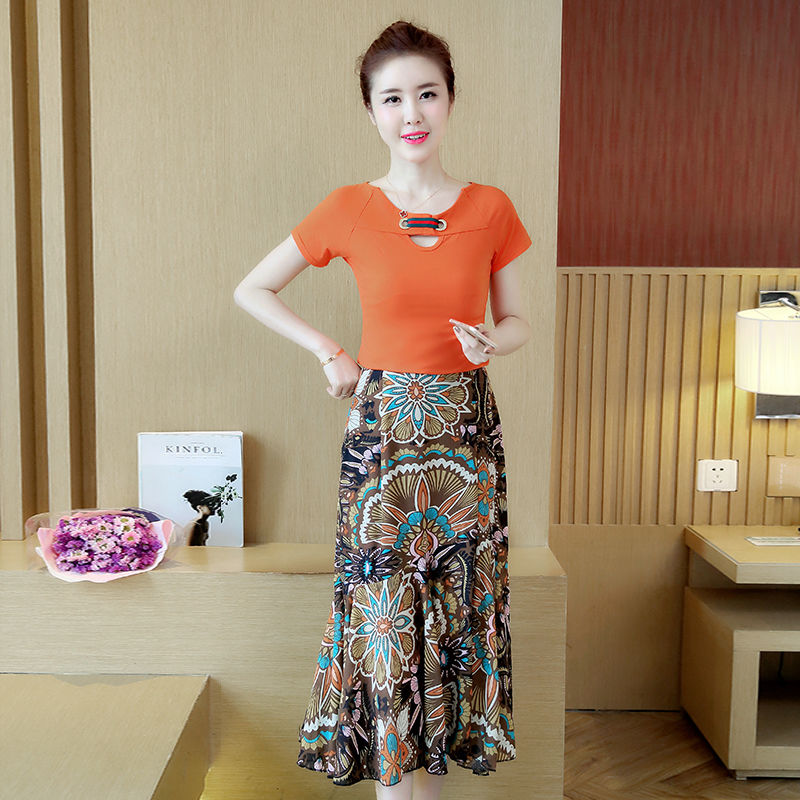 简单的纯色连衣裙,简简单单就是好,尽显苗条身材