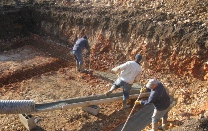  「房子」在农村建房中, 基础用桩基础好还是用承台基础好?