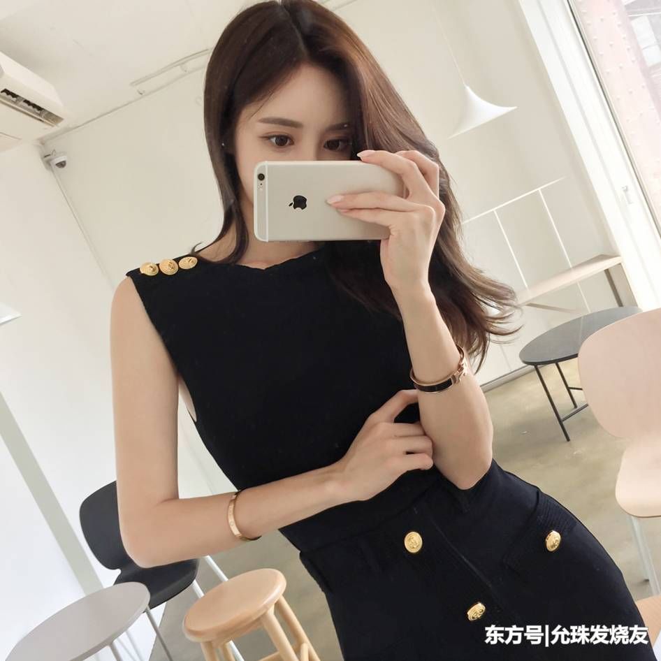 孙允珠金属黑色纽扣时尚简约无袖裙