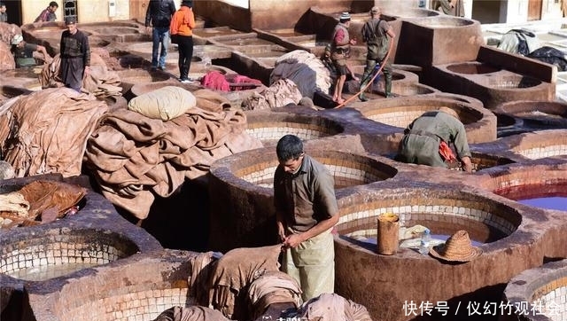 非洲最臭名昭著的工作:工人用粪尿加工皮革,气味刺鼻游客受不了