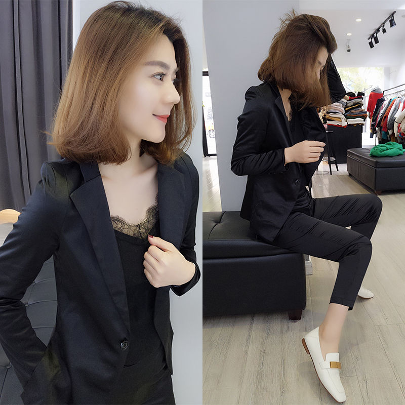 偷偷告诉你，裙子不流行了，今年流行这样套装，美的款款想买