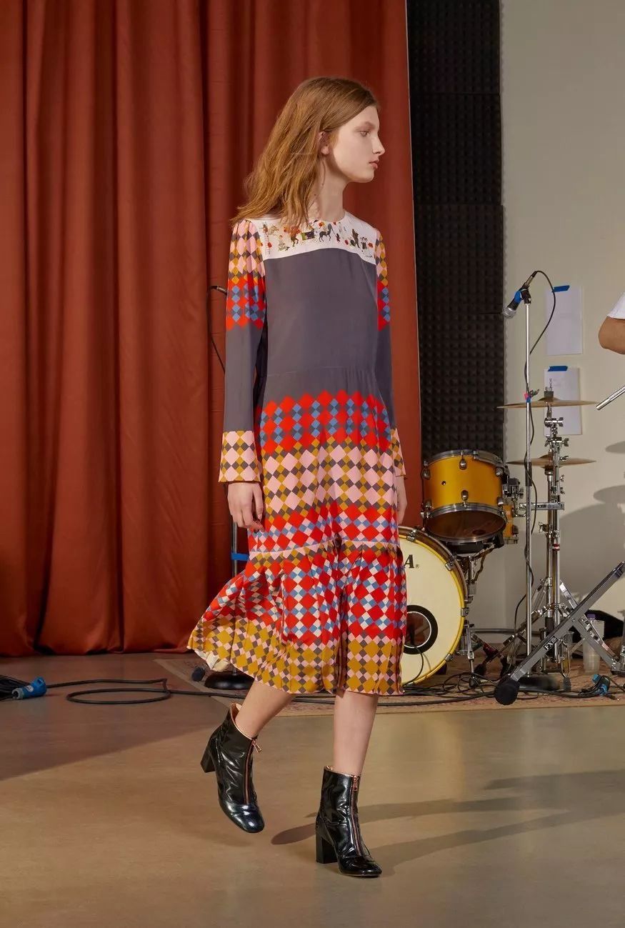 如何才能坐上四大时装周秀场的头排?